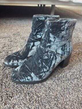 Shoe the bear anthropologie velvet booties Sz 37 US 6.5